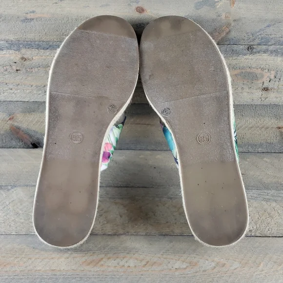 a.n.a. A New Approach Women's Erin Platform Sandals With  Flower Print - Picture 4 of 9